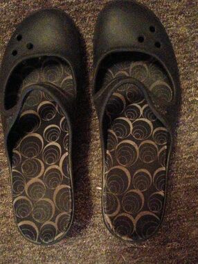 CROCS Black Slip-On Clogs with Patterned Insole 11W